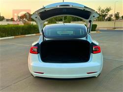 تسلا موديل 3